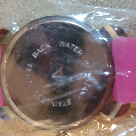 New Childs hello kitty angel wings packaged watch - Picture 3 of 3